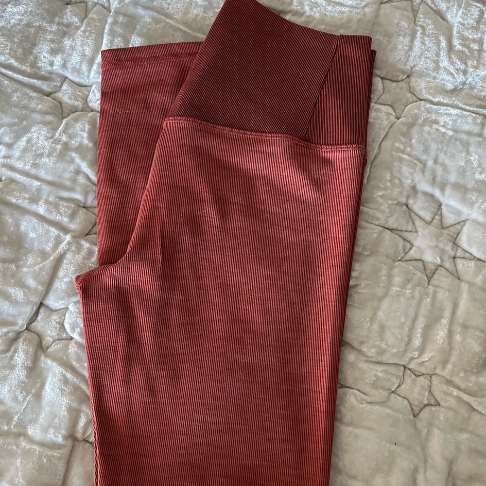 Vuori Clean Elevation Leggings. Size Small